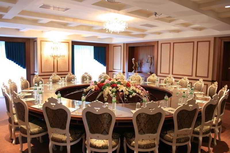Le Midi Hotel Chitou Лугу Экстерьер фото